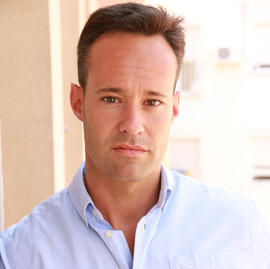 Estratega internacional en arquitectura fiscal y expansión corporativa.